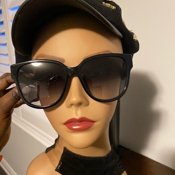 Authentic Louis Vuitton Oversized Sunglasses - Picture 13 of 16